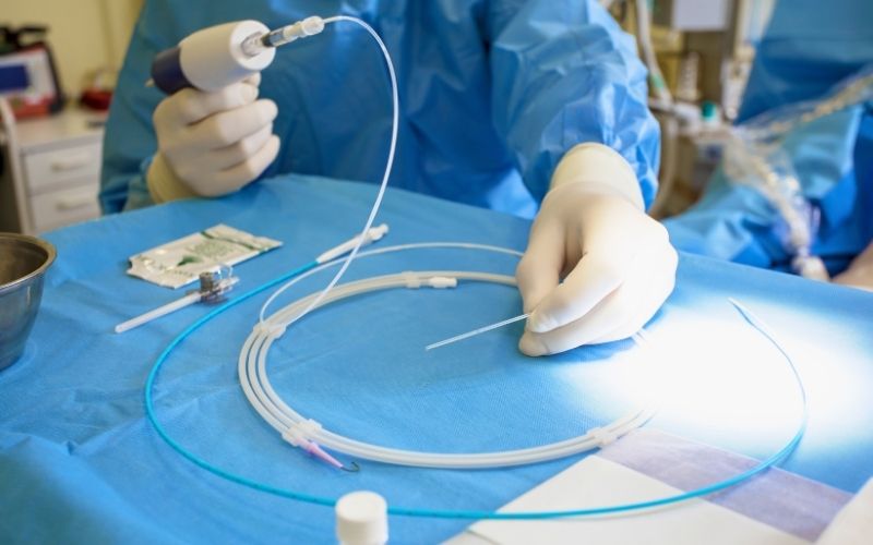 القسطرة الطرفية وتركيب الدعامات